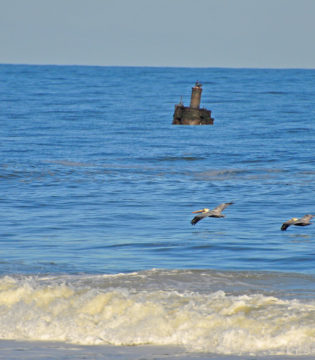 Outer Banks Shipwreck seen from land – Oriental aka “The Boiler”
