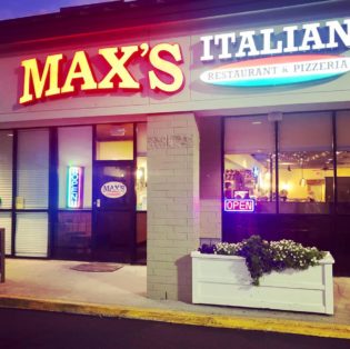 Max's Italian Restaurant $ Pizzeria entrance